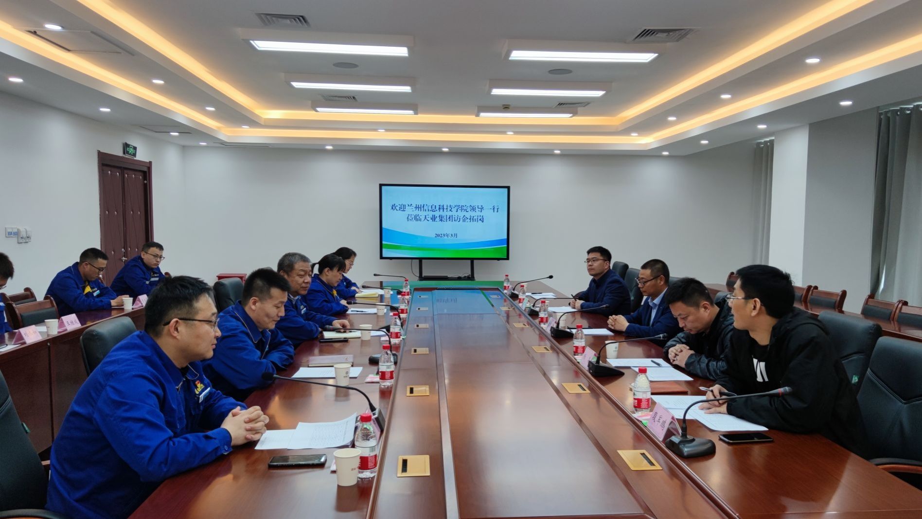 访企拓岗促就业 校企合作育英才—— beat365英国官方网站党委书记周怀春赴新疆走访调研就业市场