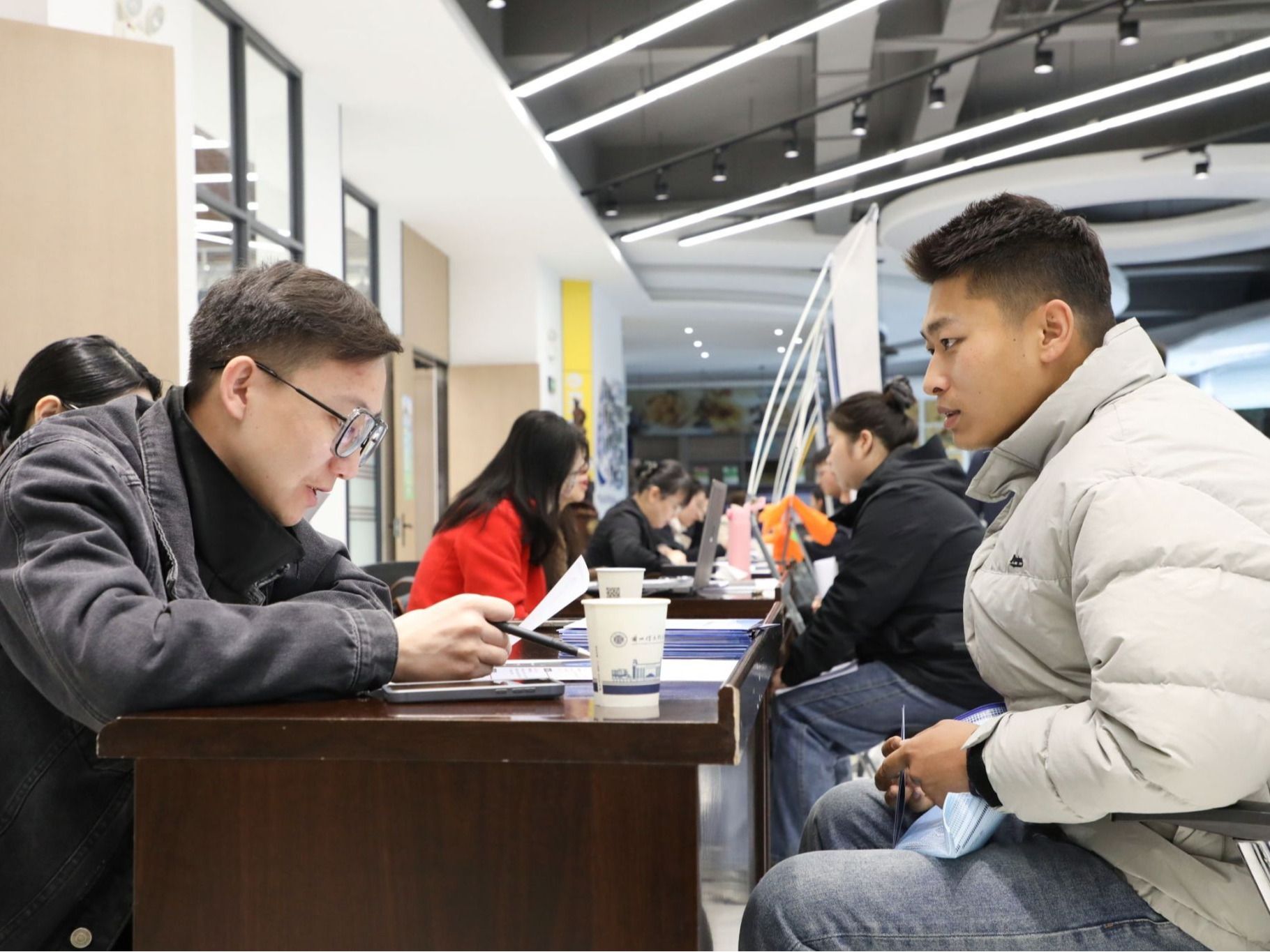 “海纳英才 盐途有你”——beat365英国官方网站浙江海盐县专场招聘会圆满结束