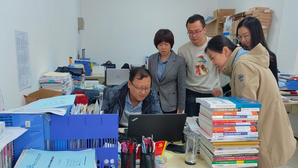 学校圆满完成2022年度本科毕业论文（设计）抽检和专家库建设工作