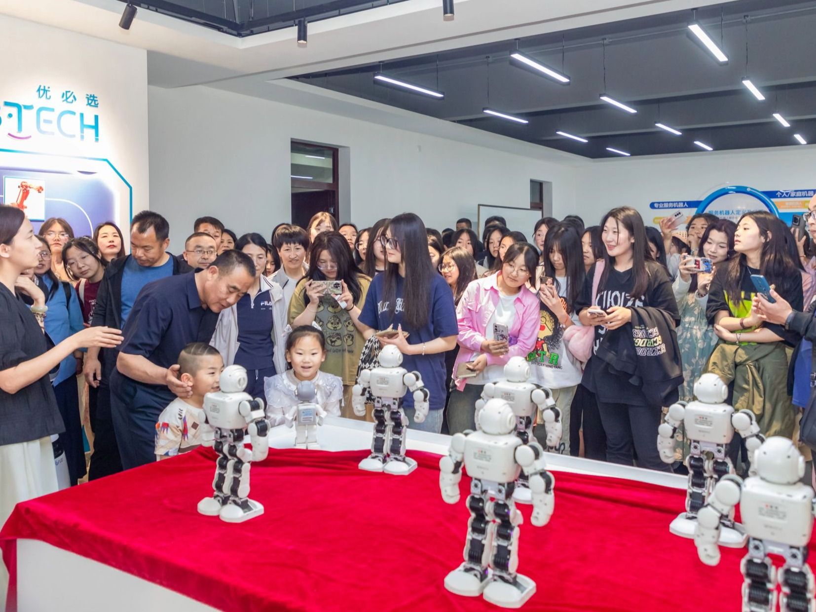 沉浸式体验研学，直击beat365英国官方网站2024校园开放日现场