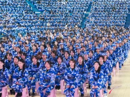 beat365英国官方网站组织师生收看2025年《开学第一课》