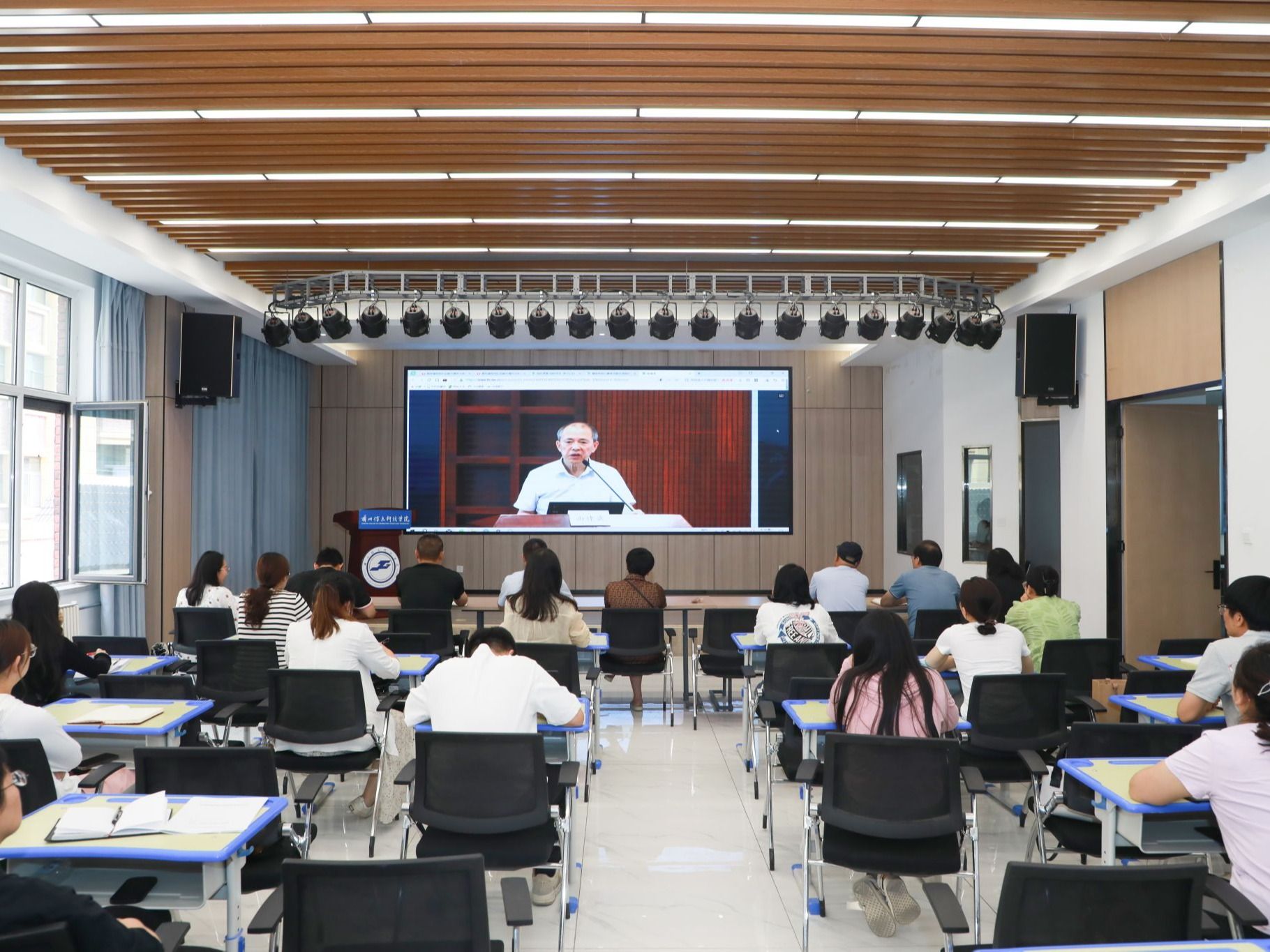 beat365英国官方网站全体辅导员集中参加教育部全国高校辅导员提升政治能力培训班