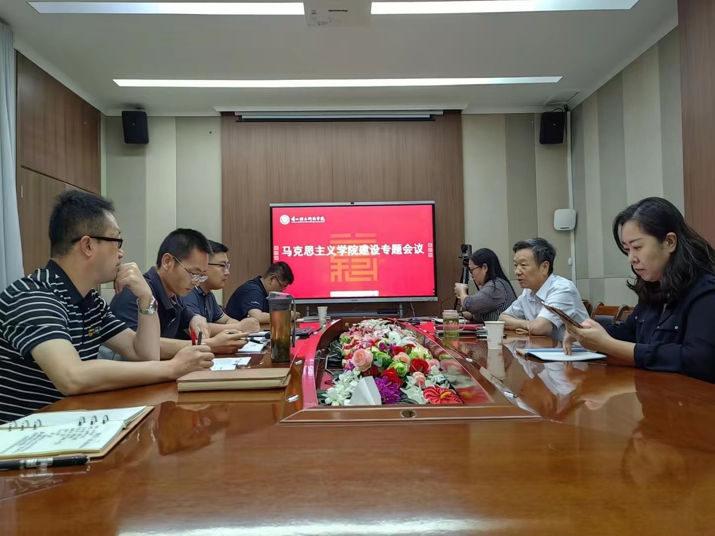 学校党委召开专题会议研究马克思主义学院建设