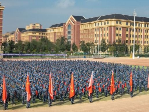 beat365英国官方网站举行2024年学生国防教育暨军事训练总结表彰大会