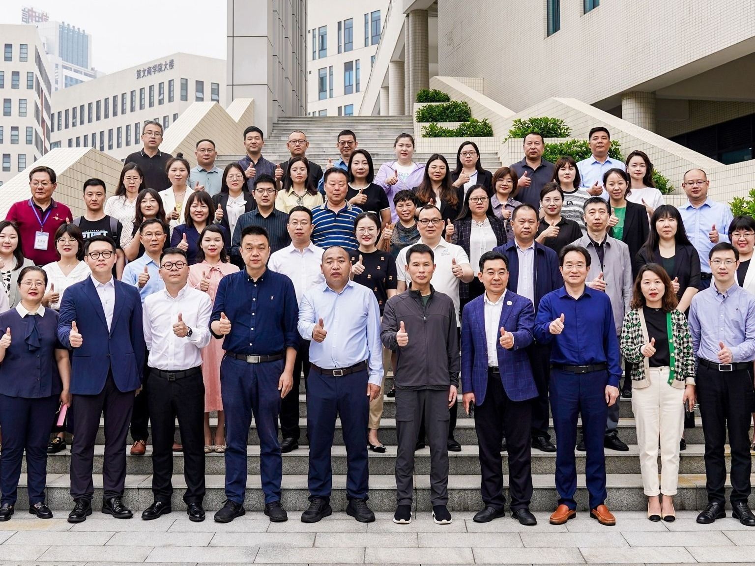 beat365英国官方网站校长黄炜带队前往五邑大学交流学习