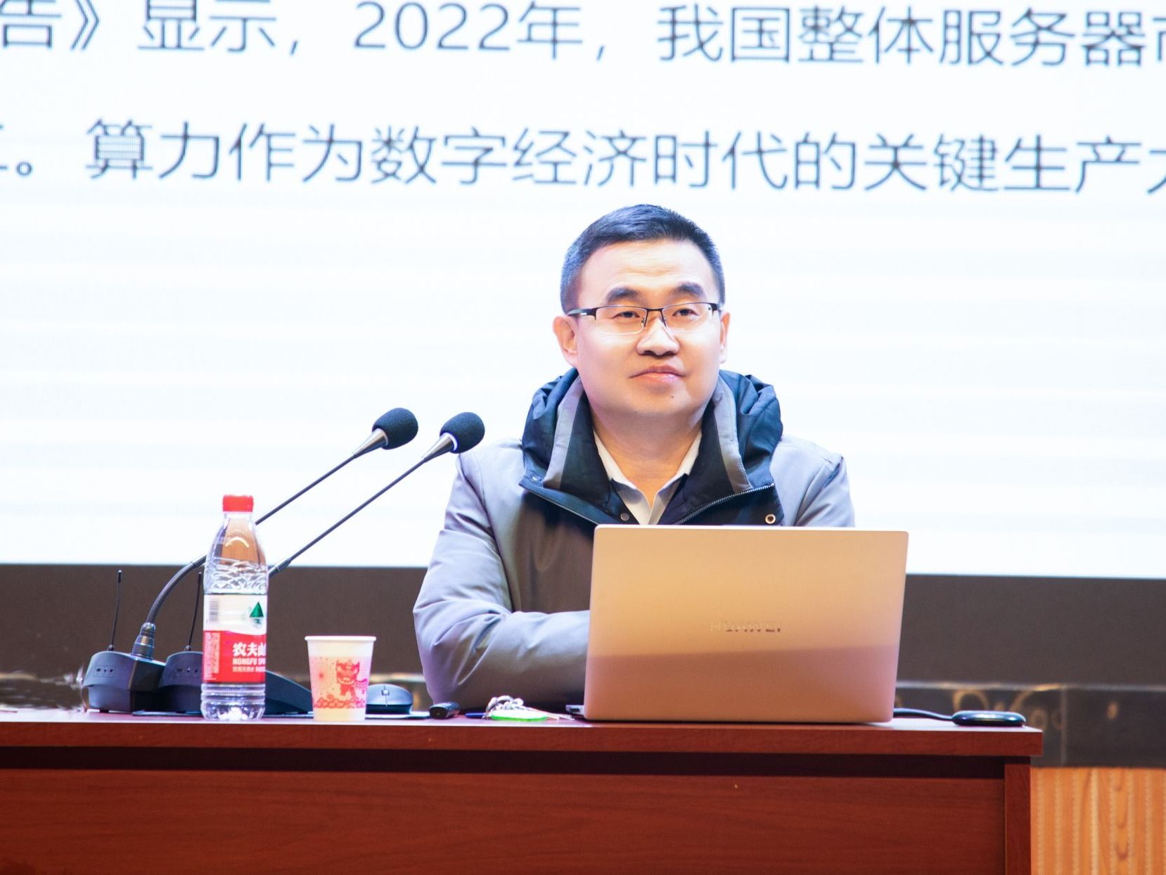 beat365英国官方网站邀请韩君教授进校开展讲座