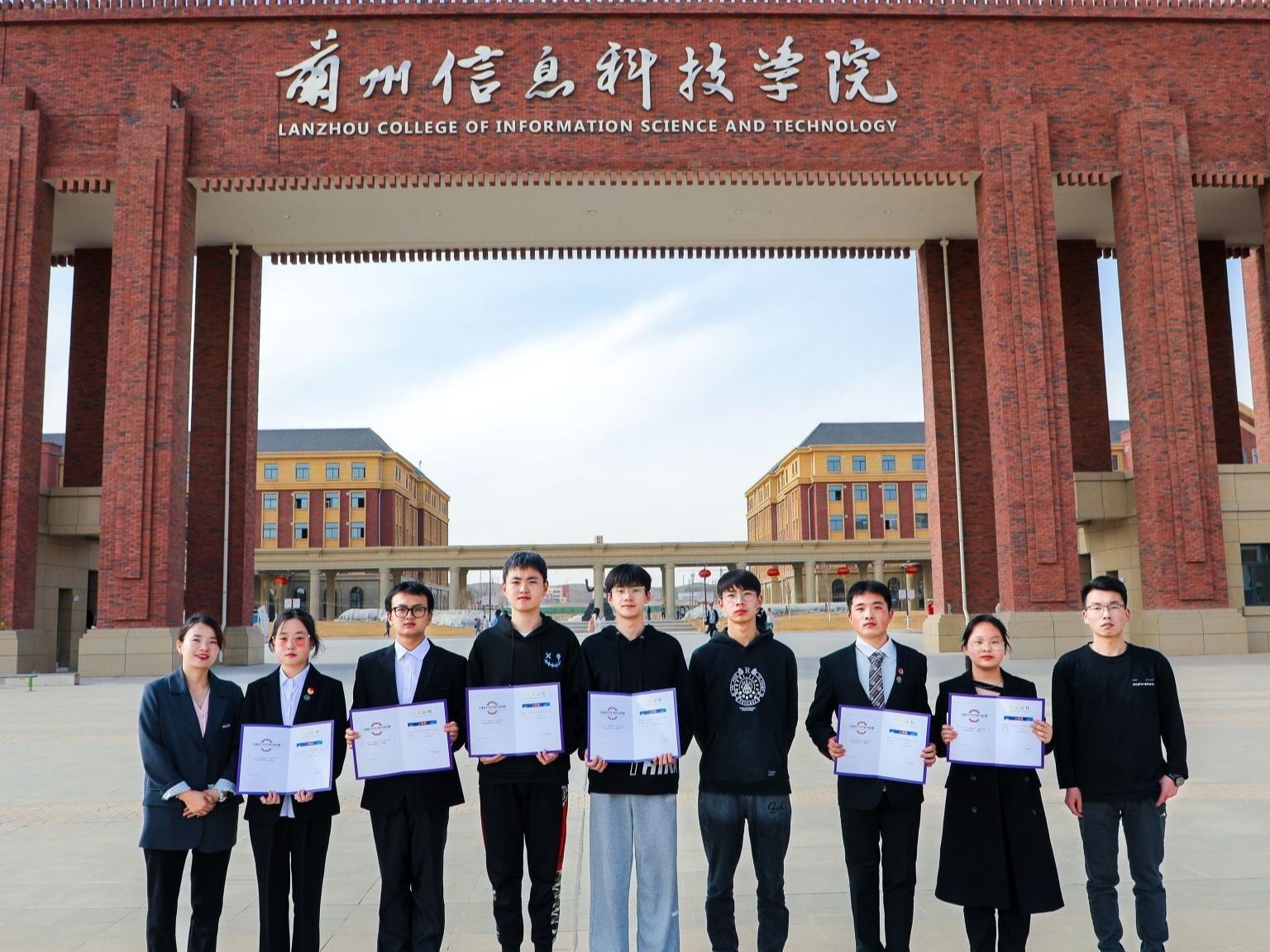 beat365英国官方网站在全国大学生数学建模竞赛和数学竞赛中斩获佳绩