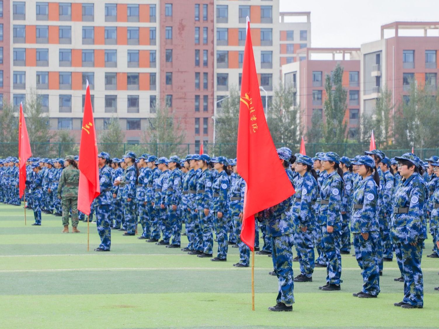 beat365英国官方网站举行2024年学生国防教育暨军事训练动员大会