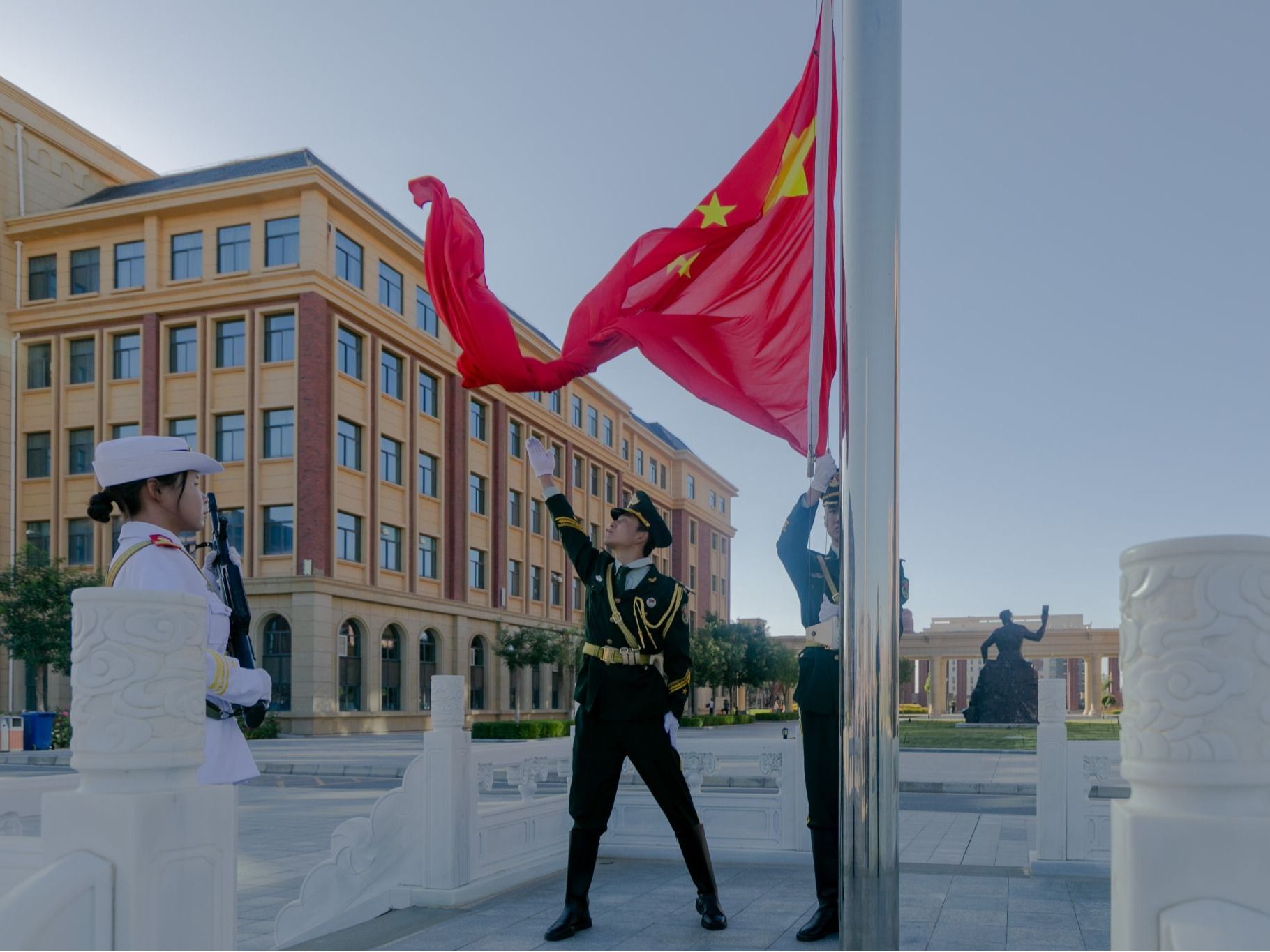 七十五载新征程 砥砺奋进新辉煌—学校举行2024年秋季学期爱国主义教育暨开学升国旗仪式