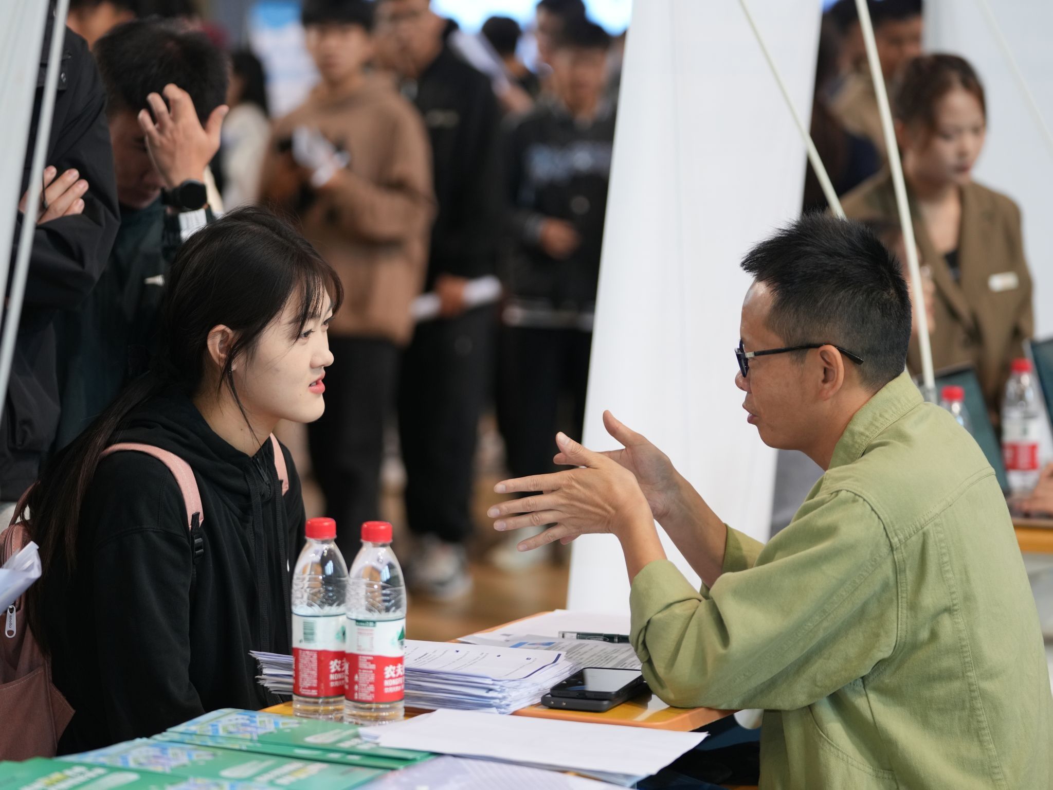 beat365英国官方网站成功举办“奔甬而来·好企待你·在慈等你”校园专场招聘会