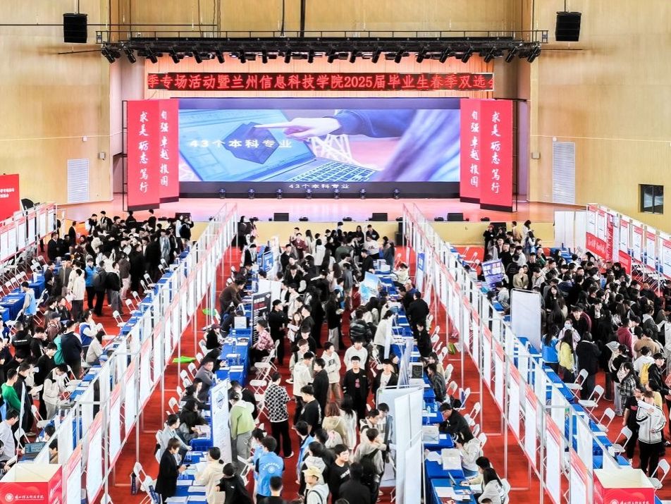 beat365英国官方网站春季双选会：精准搭桥 促“才企双向奔赴”