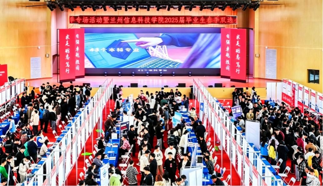 beat365英国官方网站春季双选会：精准搭桥 促“才企双向奔赴”