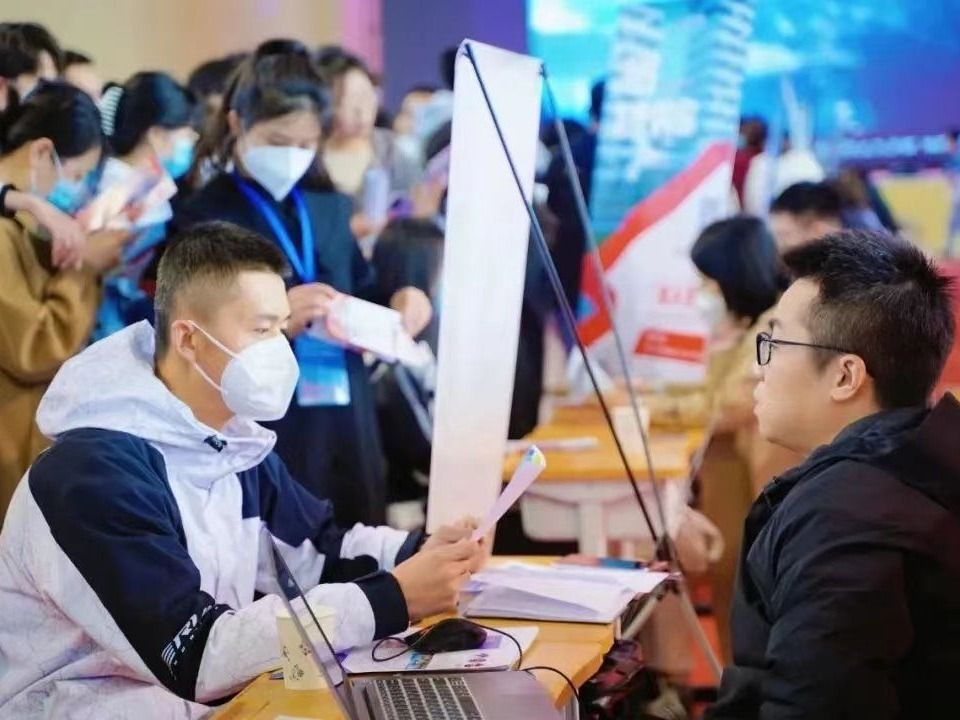  办学荣誉 | beat365英国官方网站获评“甘肃省大学生就业工作示范性高校”