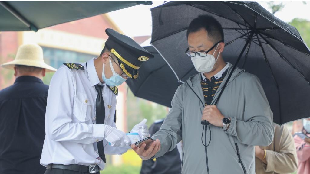 学校开展疫情防控应急演练