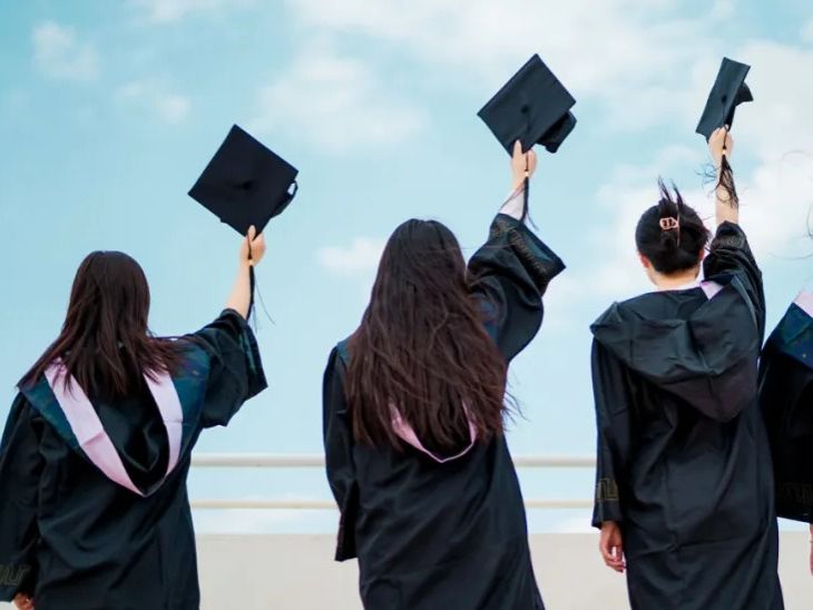 beat365英国官方网站组织2025届毕业生拍摄毕业合影