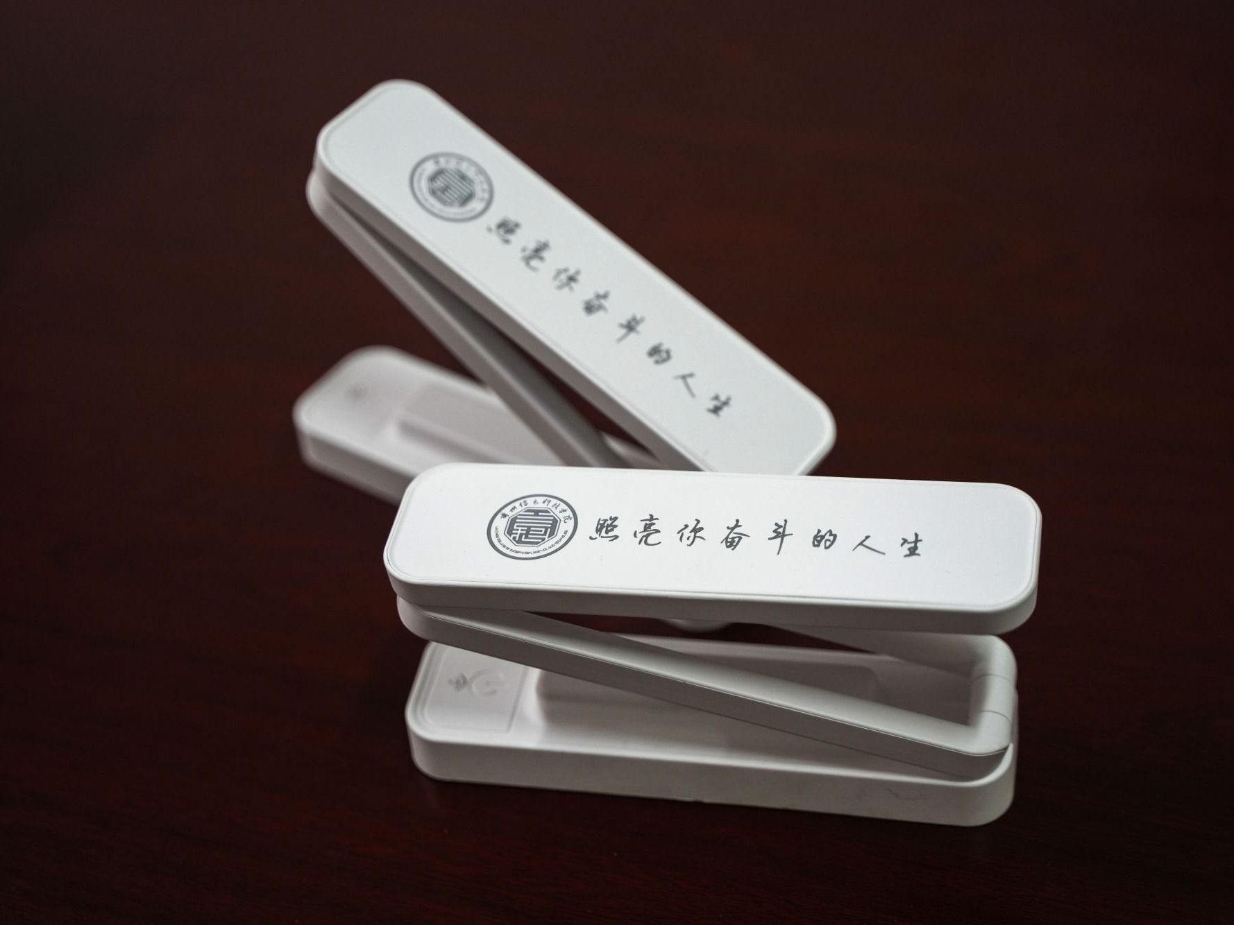 心系学子，情暖“研”途，beat365英国官方网站赠送护眼台灯助力毕业生考研