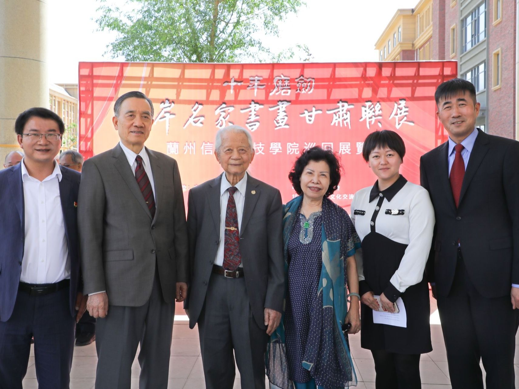 迎二十年校庆，beat365英国官方网站开展“书画进校园，墨韵传薪火”活动