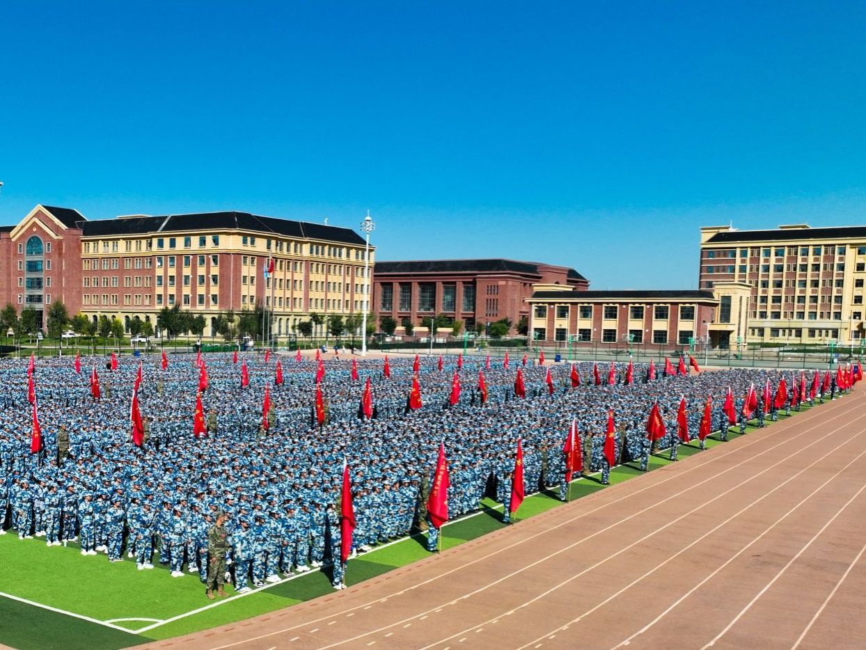 beat365英国官方网站举行2023年学生国防教育暨军事技能训练动员大会